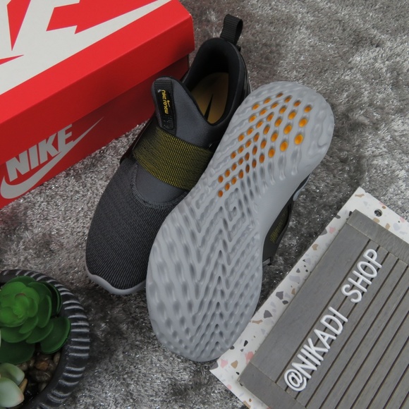 Nike Renew Sneakers - Picture 5 of 5